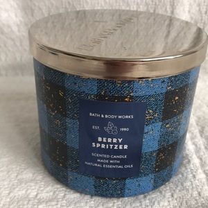 Bath & Body Works candle- BERRY SPRITZER- 14.5 oz- NEW- 25-45 hours